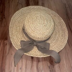 Helen Kaminski hat. Like new